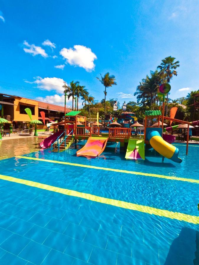 Hotel Hosteria D'Carlos Aqua Park Santo Domingo de los Colorados Exterior foto
